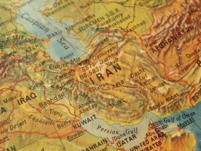 «بیار نامه که بنویسم&#۸۲۳۰;» مکاتبه شاعرانه از تهران تا کالیفرنیا