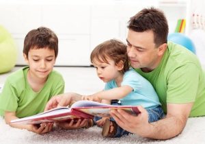 چگونه کودکان را به کتاب خواندن علاقمند کنیم؟