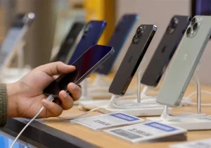قیمت گوشی موبایل در مسیر کاهش؛ پیش‌بینی افت ۲۰ تا ۳۰ درصدی بازار