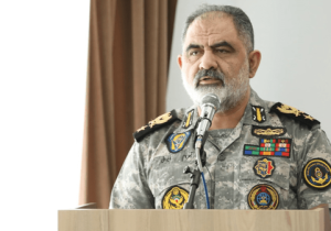 دریادار ایرانی: دشمن را در هر نقطه‌ای زمین‌گیر می‌کنیم